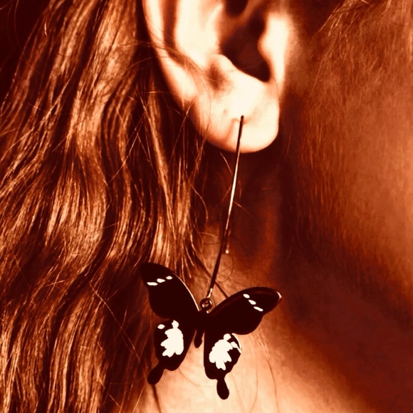 “Rorschach Butterfly” Gothic Boho Black White Paint Splatter Open Loop Wire Hoop - Picture 5 of 10